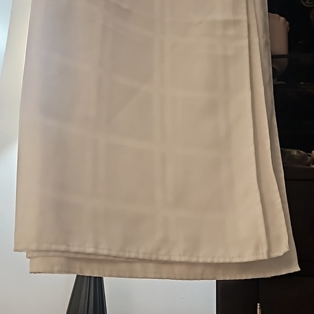 White tablecloth rectangular understated square pattern - Picture 8 of 11